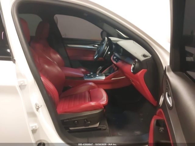 2018 ALFA ROMEO STELVIO ZASFAKNN6J7C00890 Photo 4