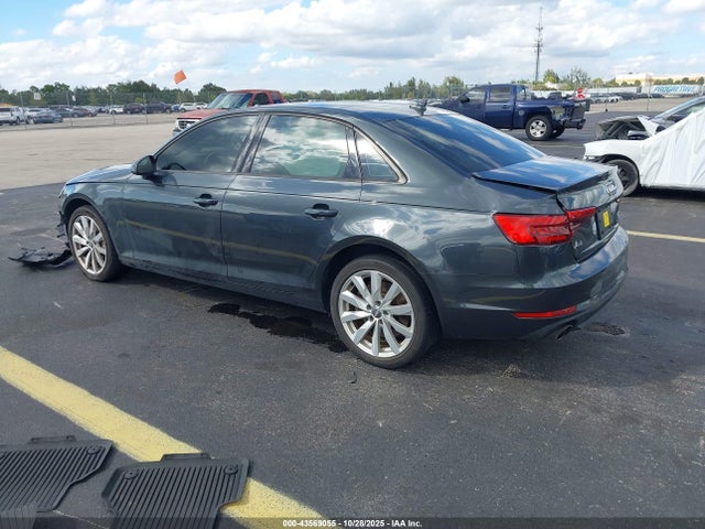 2017 AUDI A4 WAUANAF45HN038101 Photo 2