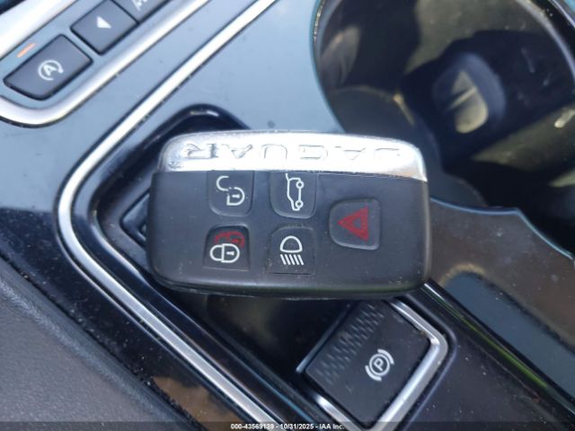 2017 JAGUAR F-PACE SADCJ2BV4HA069010 Photo 10