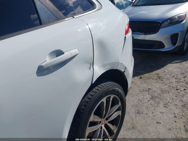 2017 JAGUAR F-PACE SADCJ2BV4HA069010 Photo 5