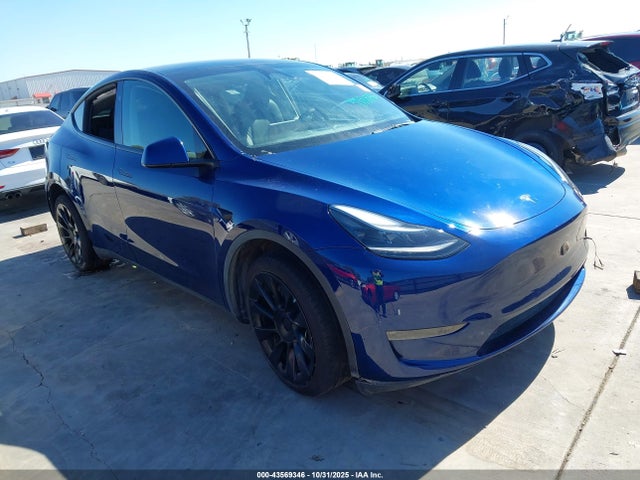 2024 TESLA MODEL Y 7SAYGDEEXRA283953 Photo 0