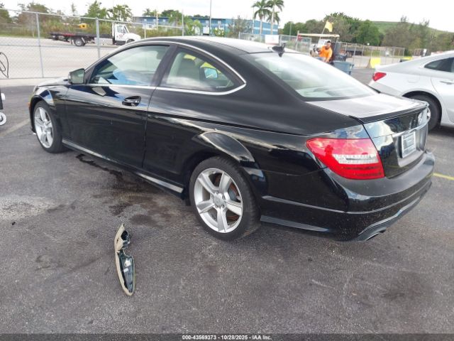 2013 MERCEDES-BENZ C 250 WDDGJ4HB5DG030719 Photo 2