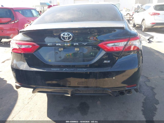 4T1B11HK0JU652978 Toyota CAMRY SE