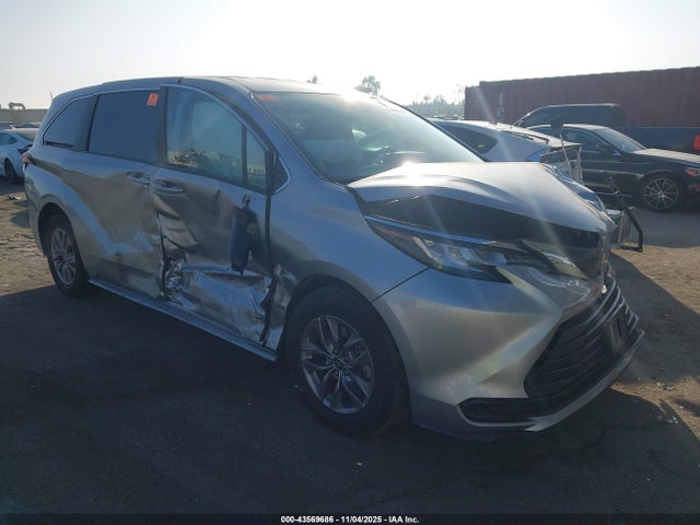 2021 TOYOTA SIENNA 5TDKRKECXMS042563 Photo 0