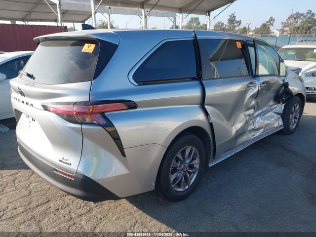 2021 TOYOTA SIENNA 5TDKRKECXMS042563 Photo 3