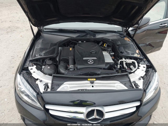 Продажа на аукционе авто 2017 Mercedes-benz C 300 4matic, vin: 55SWF4KBXHU186883, номер лота: 43569744