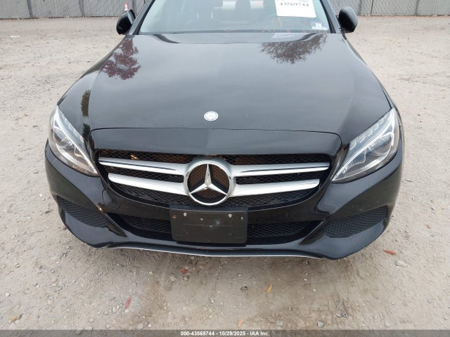 Продажа на аукционе авто 2017 Mercedes-benz C 300 4matic, vin: 55SWF4KBXHU186883, номер лота: 43569744