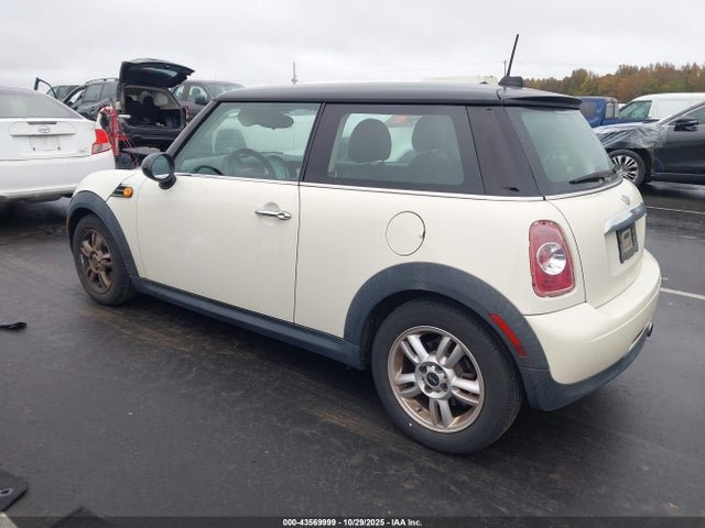 2013 MINI HARDTOP WMWSU3C50DT373014 Photo 2