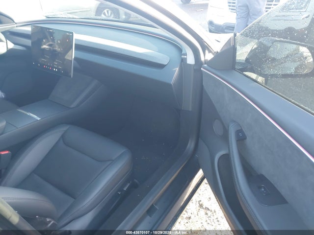2025 TESLA MODEL 3 5YJ3E1EBXSF893555 Photo 4