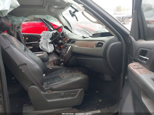 2011 CHEVROLET TAHOE 1GNSKCE09BR135819 Photo 4