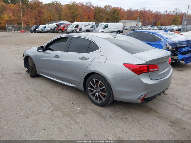 2018 ACURA TLX 19UUB2F52JA005417 Photo 2