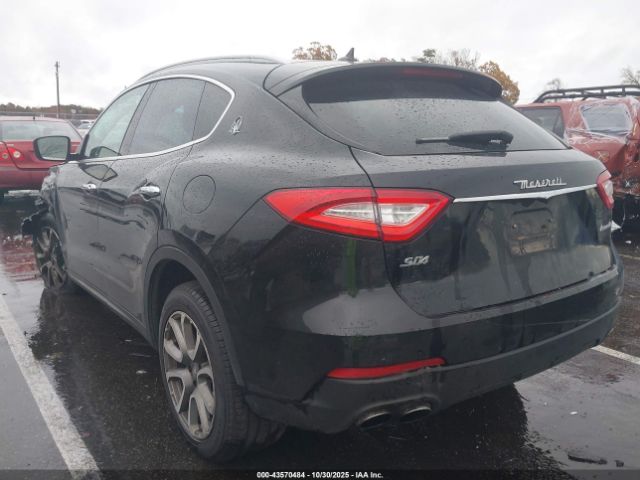 2018 MASERATI LEVANTE ZN661YUA9JX301317 Photo 2