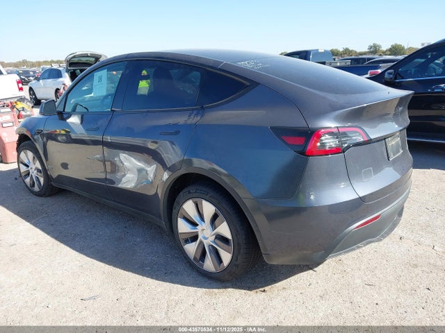 2023 TESLA MODEL Y 7SAYGDEE8PA122675 Photo 2