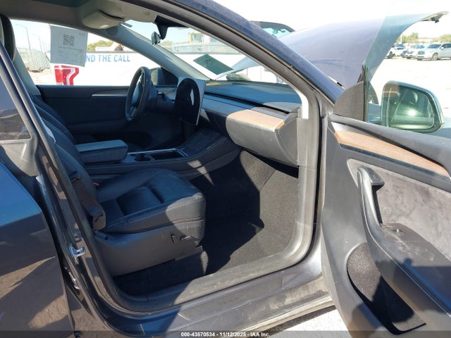 2023 TESLA MODEL Y 7SAYGDEE8PA122675 Photo 4