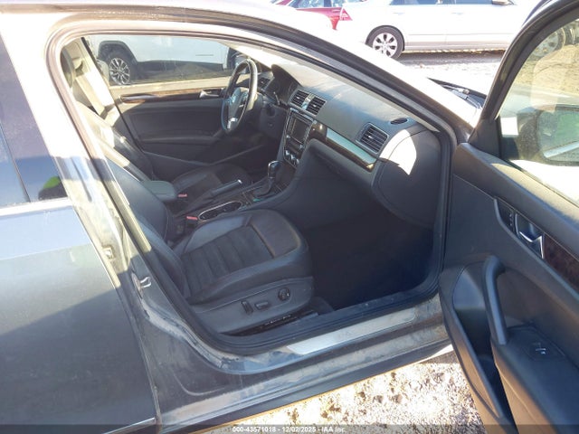 2015 Volkswagen Passat 2.0l Tdi Sel Premium მანქანა იყიდება აუქციონზე, vin: 1VWCV7A33FC015709, აუქციონის ნომერი: 43571018
