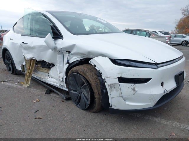 2026 TESLA MODEL Y 7SAYGDED6TA427531 Photo 0