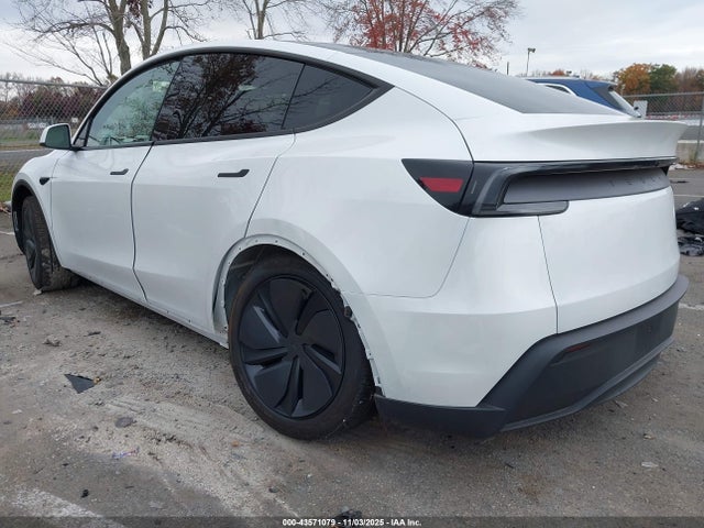 2026 TESLA MODEL Y 7SAYGDED6TA427531 Photo 2