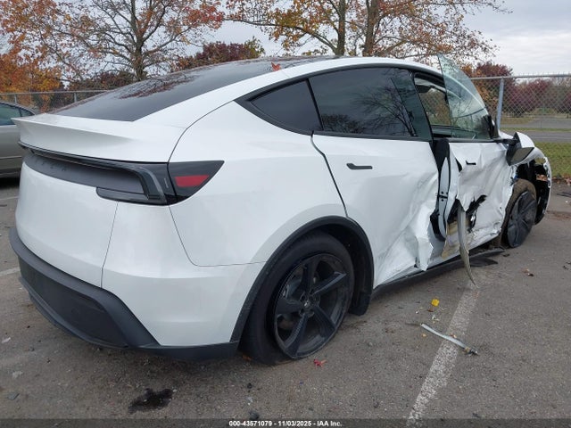 2026 TESLA MODEL Y 7SAYGDED6TA427531 Photo 3