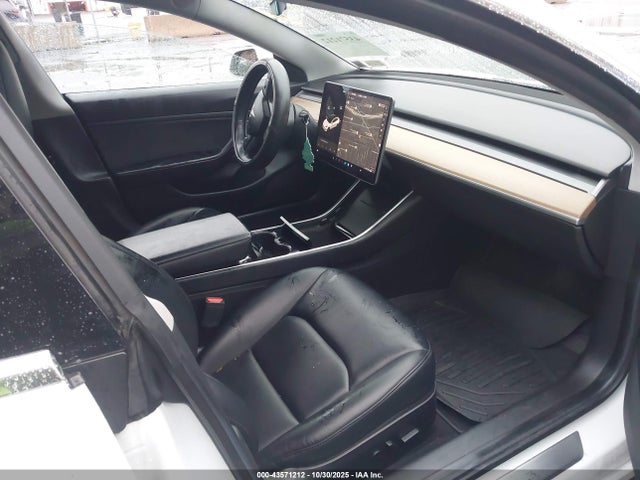 2019 TESLA MODEL 3 5YJ3E1EB0KF493830 Photo 4