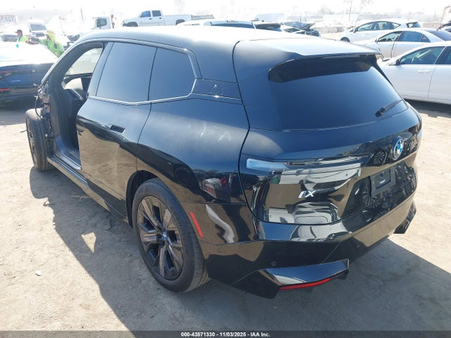 2024 BMW IX WB523CF05RCN46325 Photo 2