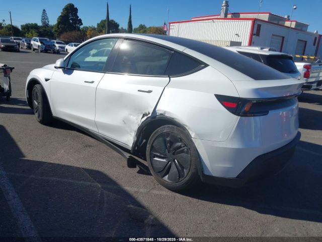 2026 TESLA MODEL Y 7SAYGDED3TF441227 Photo 2