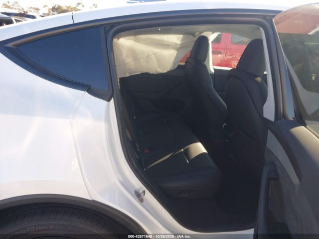 2026 TESLA MODEL Y 7SAYGDED3TF441227 Photo 7