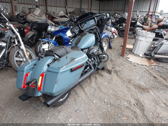 2024 HARLEY-DAVIDSON FLHX 1HD1KB71XRB603692 Photo 3