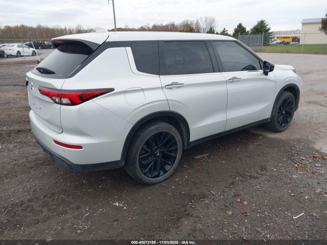 2022 MITSUBISHI OUTLANDER JA4J4UA8XNZ089481 Photo 3