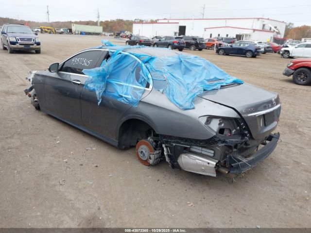 2019 MERCEDES-BENZ E 300 WDDZF4KB4KA512777 Photo 2