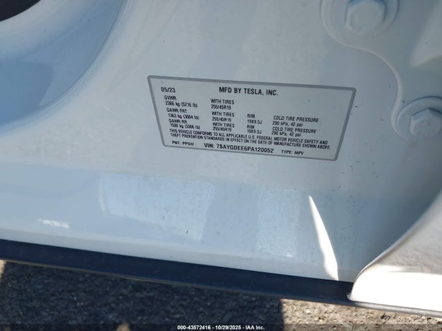2023 TESLA MODEL Y 7SAYGDEE6PA120052 Photo 8