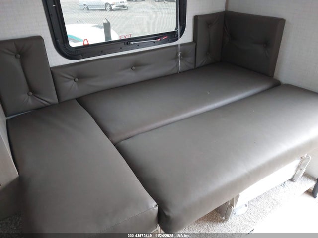 Fontaine Real Lite Ss 1604 Slide On Camper 2024 4X4SRC602RN118875 Image 12