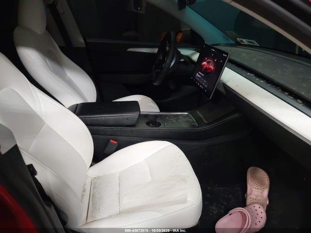 2023 TESLA MODEL Y 7SAYGDEF6PF925397 Photo 4