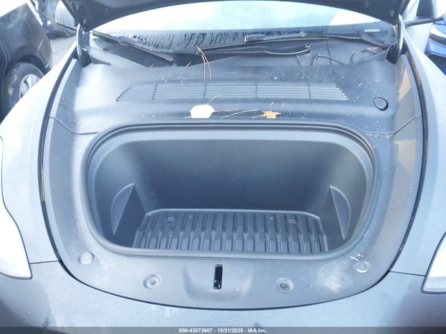 2025 TESLA MODEL Y 7SAYGAEE6SF228536 Photo 9