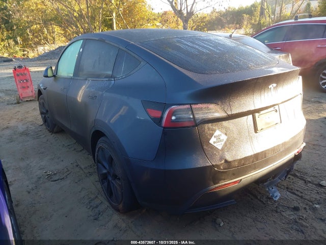 2025 TESLA MODEL Y 7SAYGAEE6SF228536 Photo 2