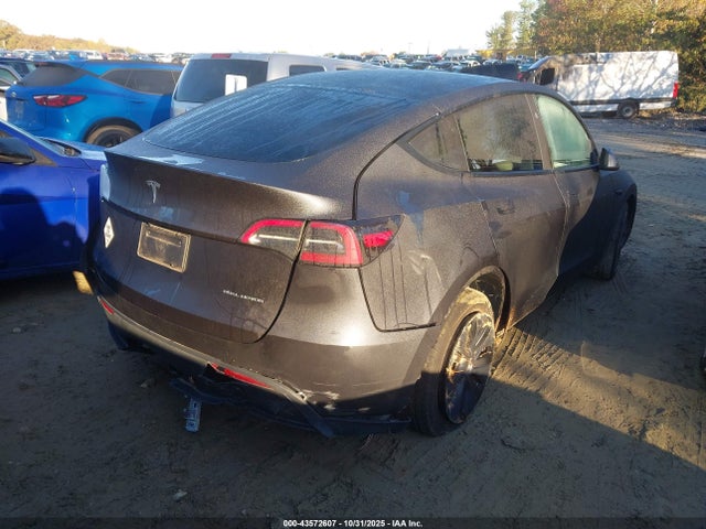 2025 TESLA MODEL Y 7SAYGAEE6SF228536 Photo 3