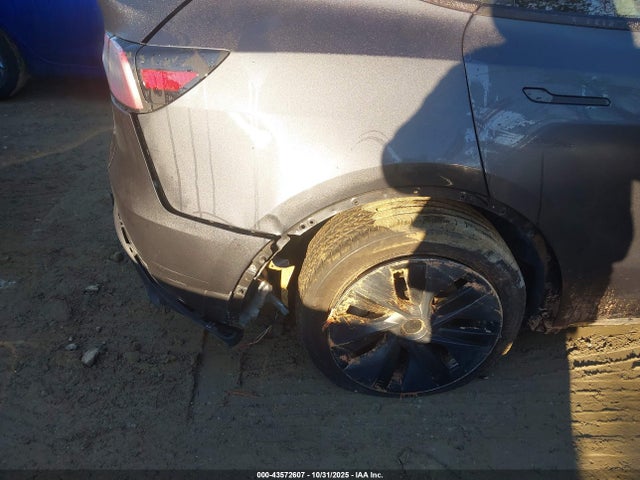 2025 TESLA MODEL Y 7SAYGAEE6SF228536 Photo 5