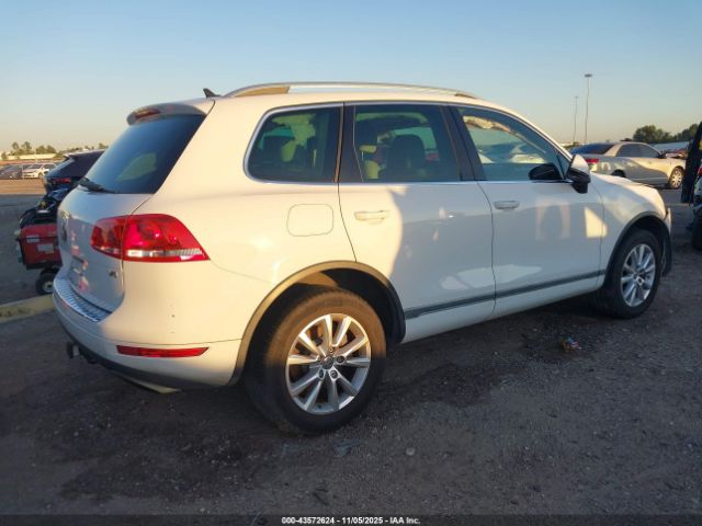 2014 VOLKSWAGEN TOUAREG WVGEF9BP2ED010785 Photo 3