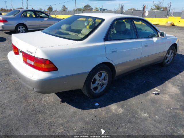 1997 LEXUS ES 300 JT8BF22G7V0045617 Photo 3