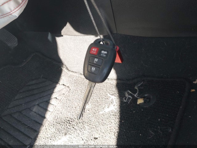 Toyota COROLLA LE 2014 5YFBURHE0EP116586 Image 28