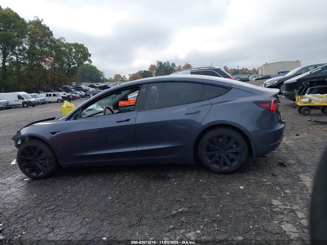 43573210 :رقم المزاد ، 5YJ3E1EB8NF354677 vin ، 2022 Tesla Model 3 Long Range Dual Motor All-wheel Drive مزاد بيع