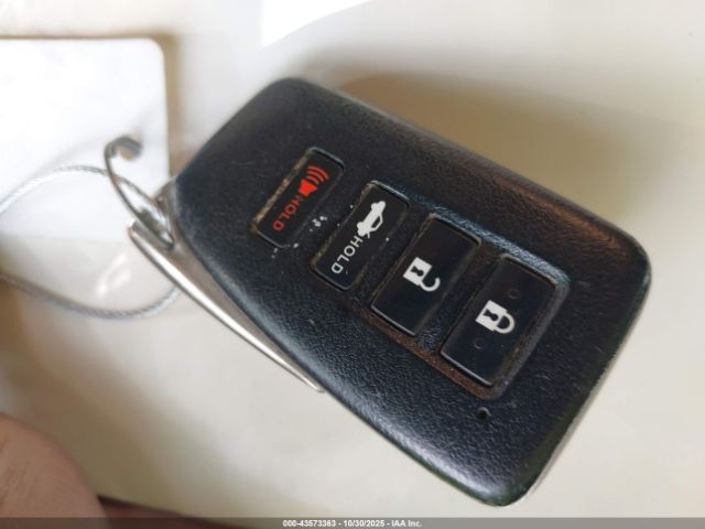 2016 LEXUS IS 200T JTHBA1D24G5010985 Photo 10