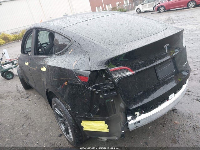 2025 TESLA MODEL Y 7SAYGDEE4SA337933 Photo 2