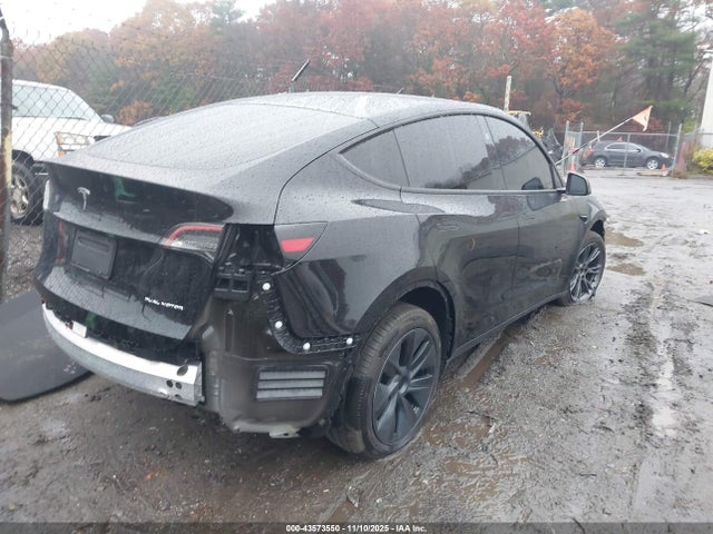 2025 TESLA MODEL Y 7SAYGDEE4SA337933 Photo 3