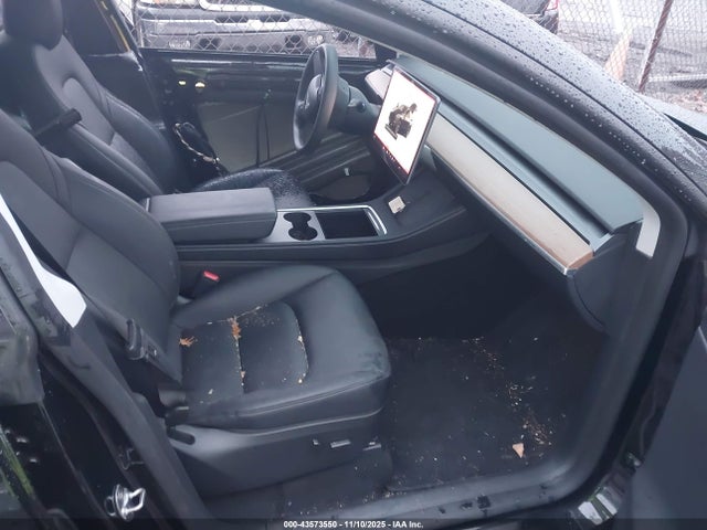 2025 TESLA MODEL Y 7SAYGDEE4SA337933 Photo 4