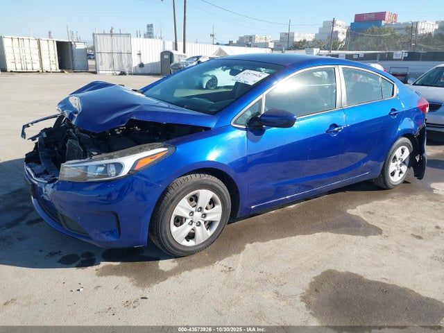 2017 KIA FORTE 3KPFK4A7XHE050611 Photo 1