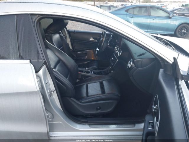 2019 MERCEDES-BENZ CLA 250 WDDSJ4EB3KN749359 Photo 4