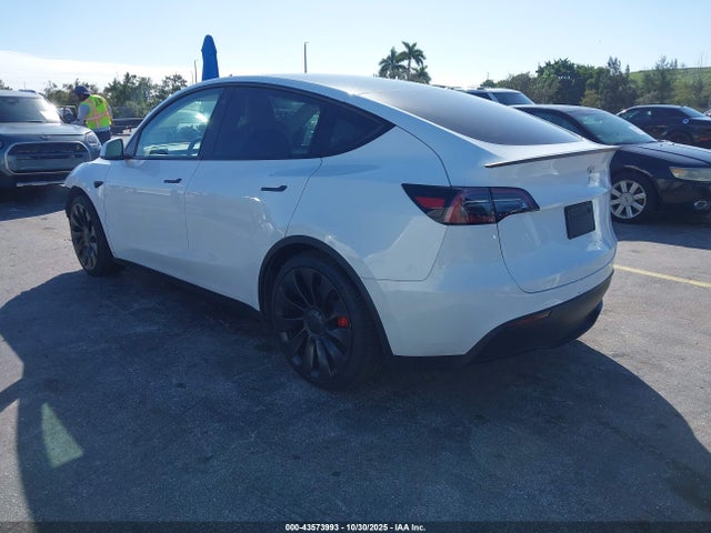 2023 TESLA MODEL Y 7SAYGDEF7PF602945 Photo 2