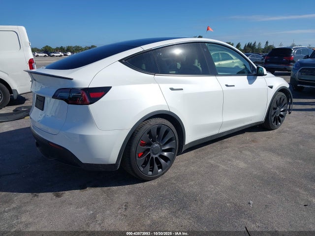 2023 TESLA MODEL Y 7SAYGDEF7PF602945 Photo 3