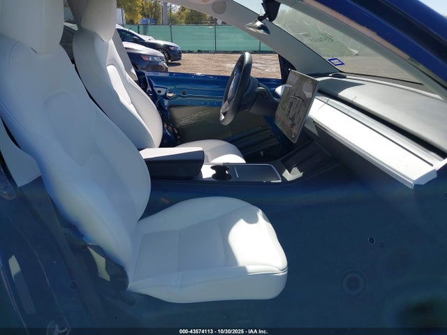 2024 TESLA MODEL Y 7SAYGDEE7RA323793 Photo 4