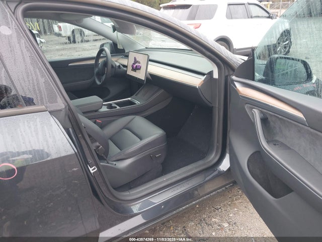 2025 TESLA MODEL Y 7SAYGDEE9SA337250 Photo 4